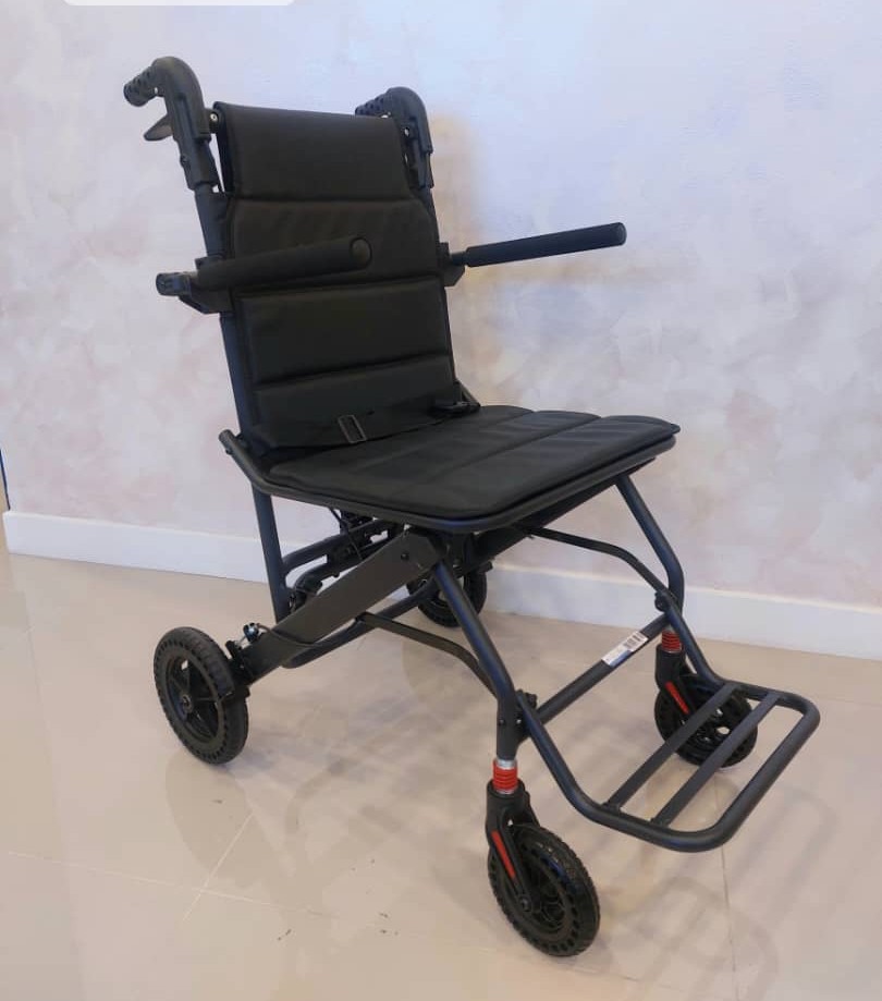 Felco FMW6000 X-Travel Chair with padded PU seat and seat belt, front view