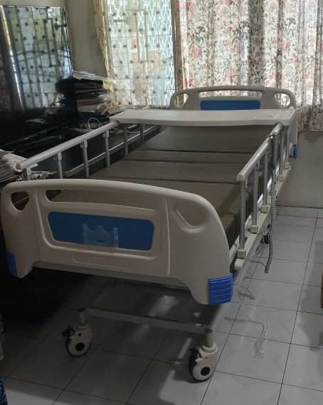 Gambar sebenar penghantaran dan pemasangan katil hospital