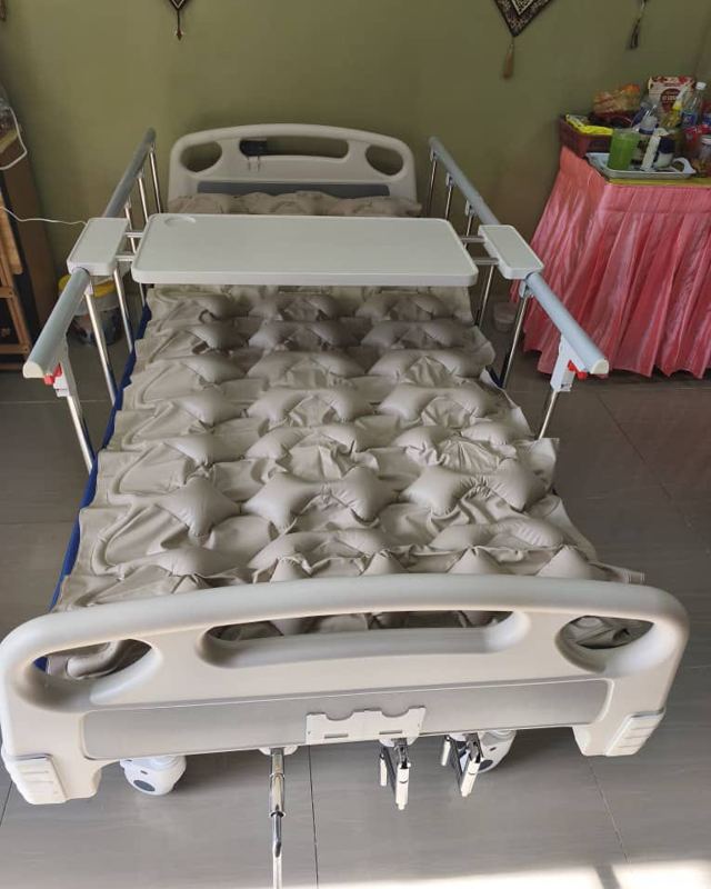 Penghantaran dan pemasangan katil hospital 3 Fungsi Manual dengan Bubble Ripple Mattress