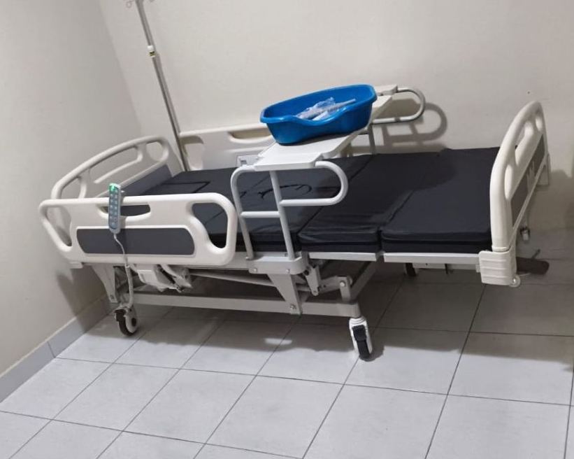 Katil hospital 6 fungsi auto dengan Remote Control di dalam bilik