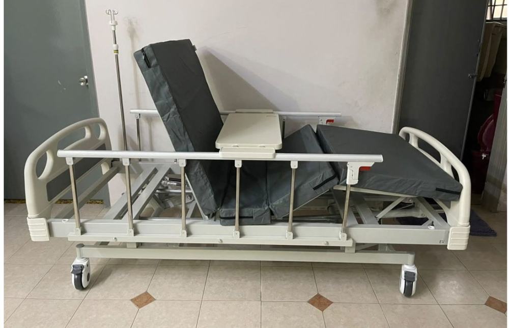 Katil hospital 3 fungsi manual dengan tilam, overbed table dan tiang IV